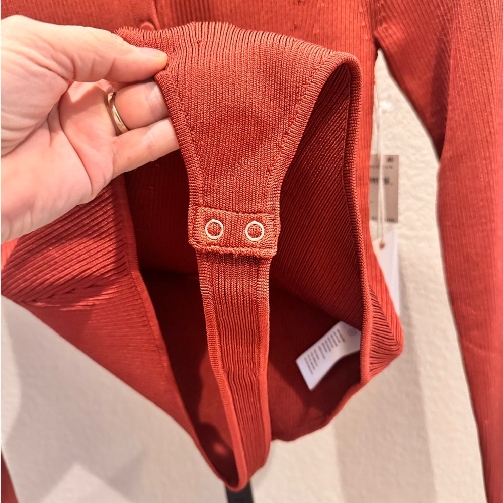 NWT Good American Rust Button-Front Bodysuit NWT - image 5